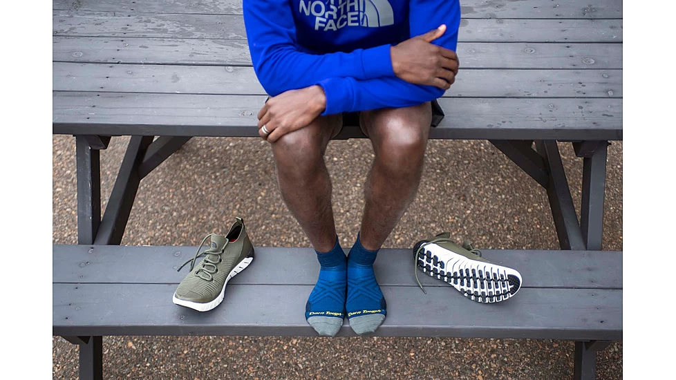 Darn Tough Run Quarter Ultra-Lightweight Running Socks - Men's - Image 9