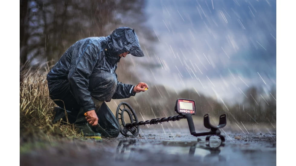 Fisher F44 Weatherproof Metal Detector - Image 5